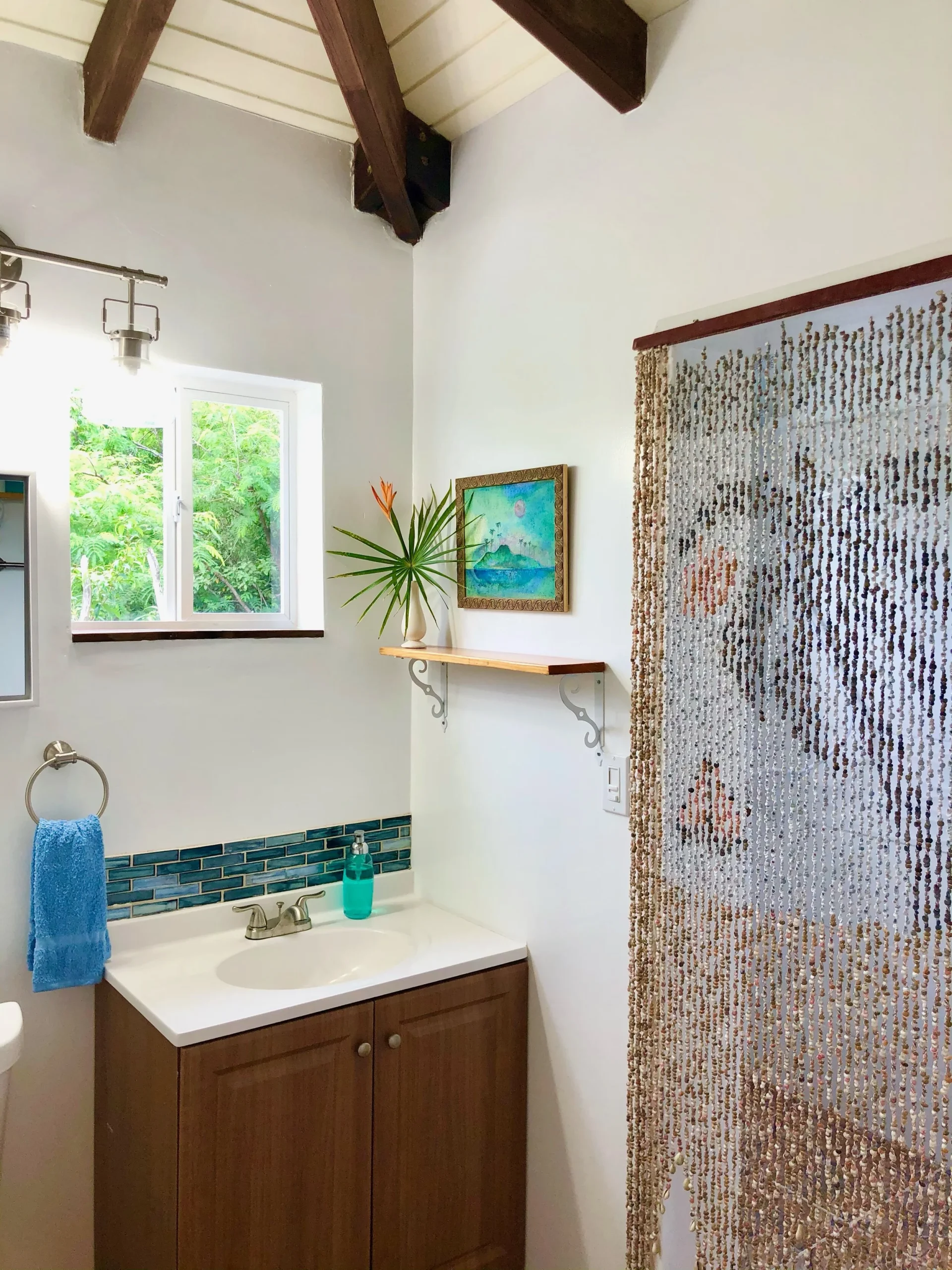 Ocean Cottage bath